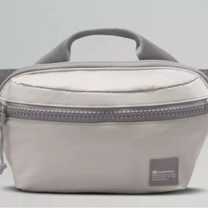 lululemon All Day Essentials Belt Bag - NWT
2.5L Silver Drop/Asphalt Grey